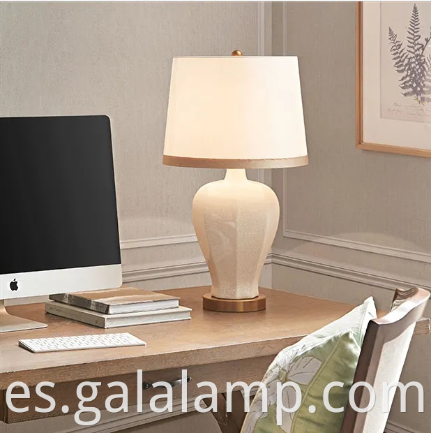 Elegante lámpara de mesa de cerámica clásica americana para salas de estar